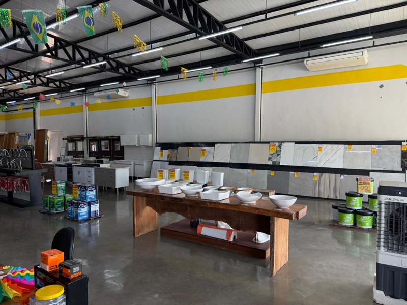 Showroom de pisos, revestimentos e louças da Madeirantes em Cuiabá